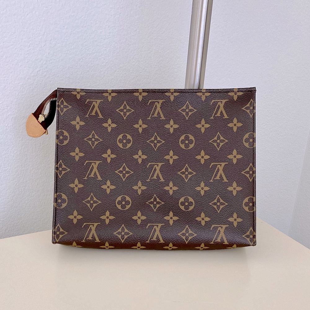 LOUIS VUITTON
Monogram Toiletry Pouch